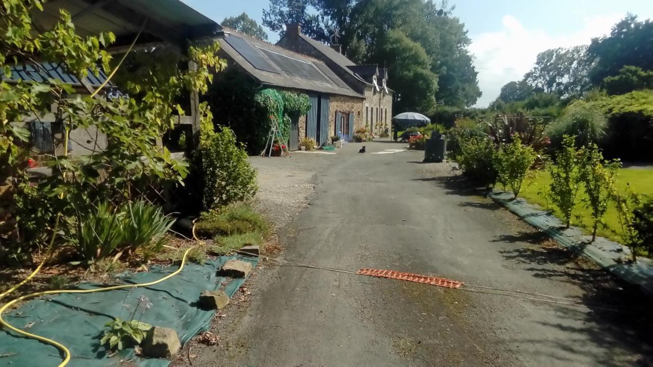 Bienvenue Chez Joelle Et Andre Au 207 Bed & Breakfast Balaze Exterior photo
