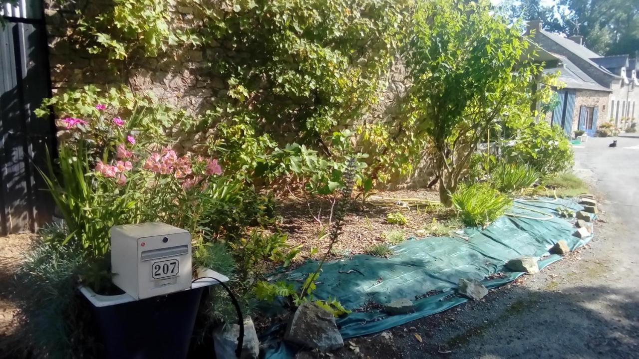 Bienvenue Chez Joelle Et Andre Au 207 Bed & Breakfast Balaze Exterior photo